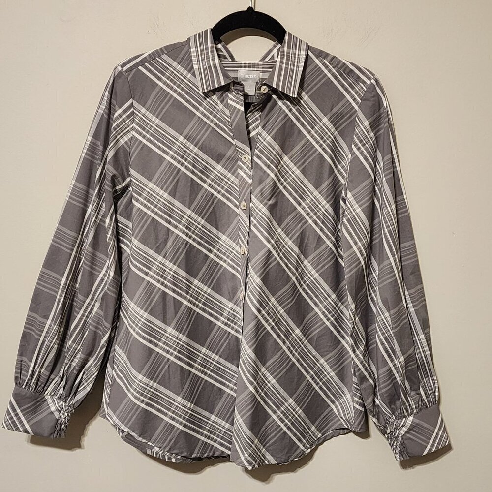 Chico's size 1  /  8 button down long sleeve collared shirt blouse